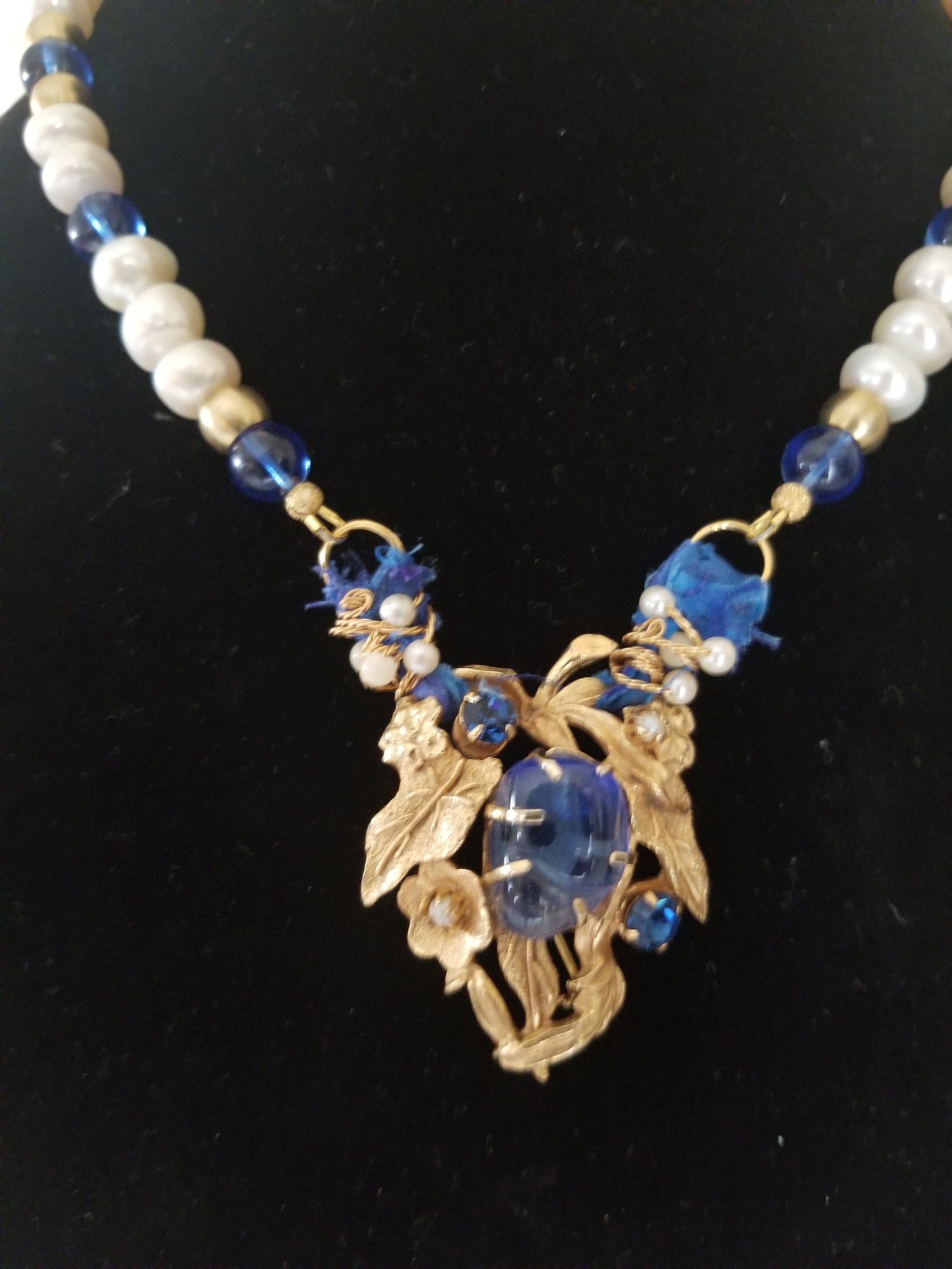 1950s Lovely Long BLUE Crystal glass bead dangle Vintage Brooch